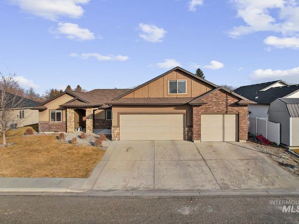 2002 Red Tail St, Rupert, ID 83350