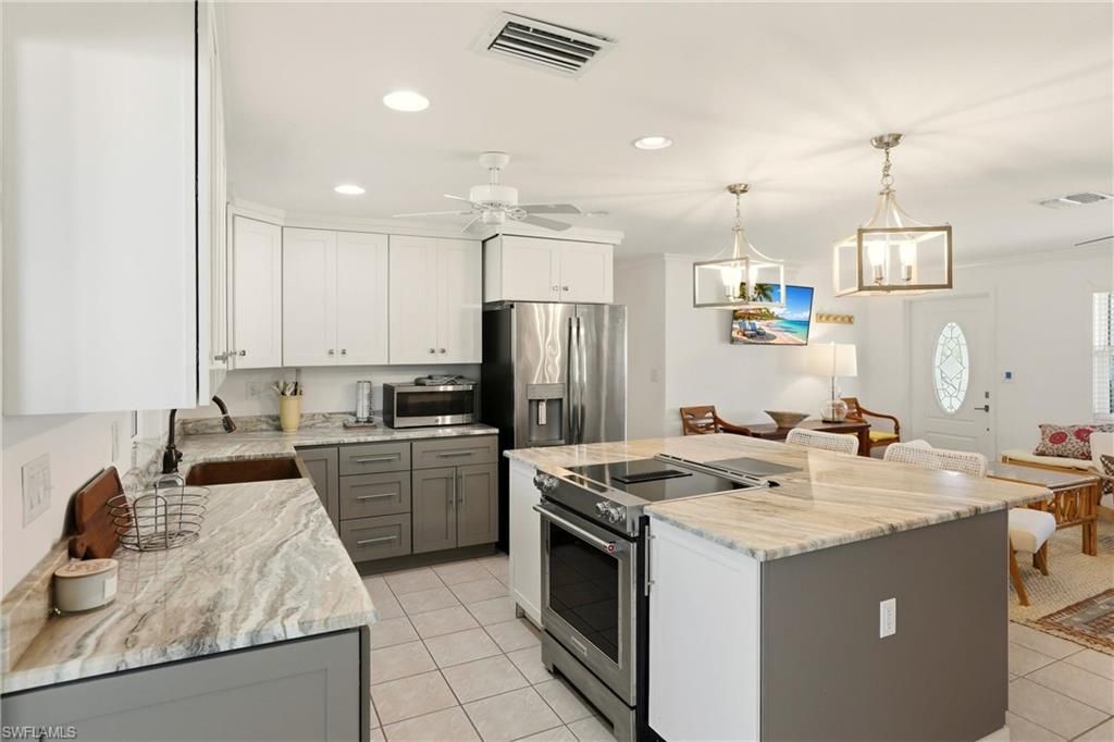 1159 Holiday Ln E, Naples, FL 34104 Photo