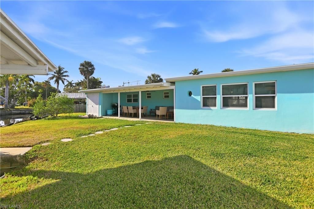 1159 Holiday Ln E, Naples, FL 34104 Photo