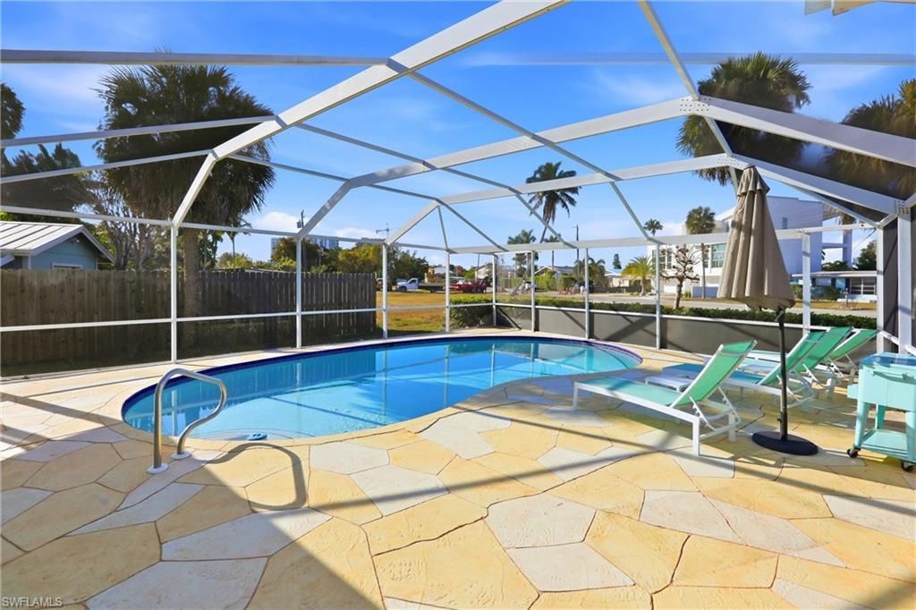 1159 Holiday Ln E, Naples, FL 34104 Photo