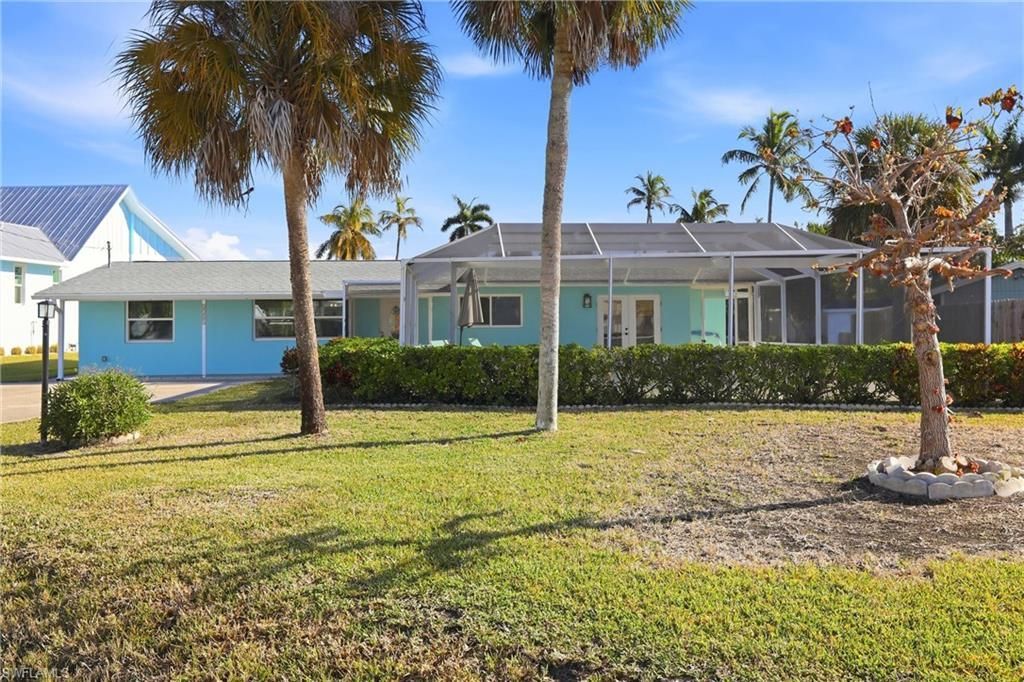 1159 Holiday Ln E, Naples, FL 34104 Photo