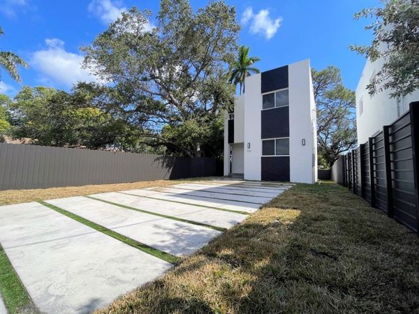 536 NW 13th Ave, Fort Lauderdale, FL 33311