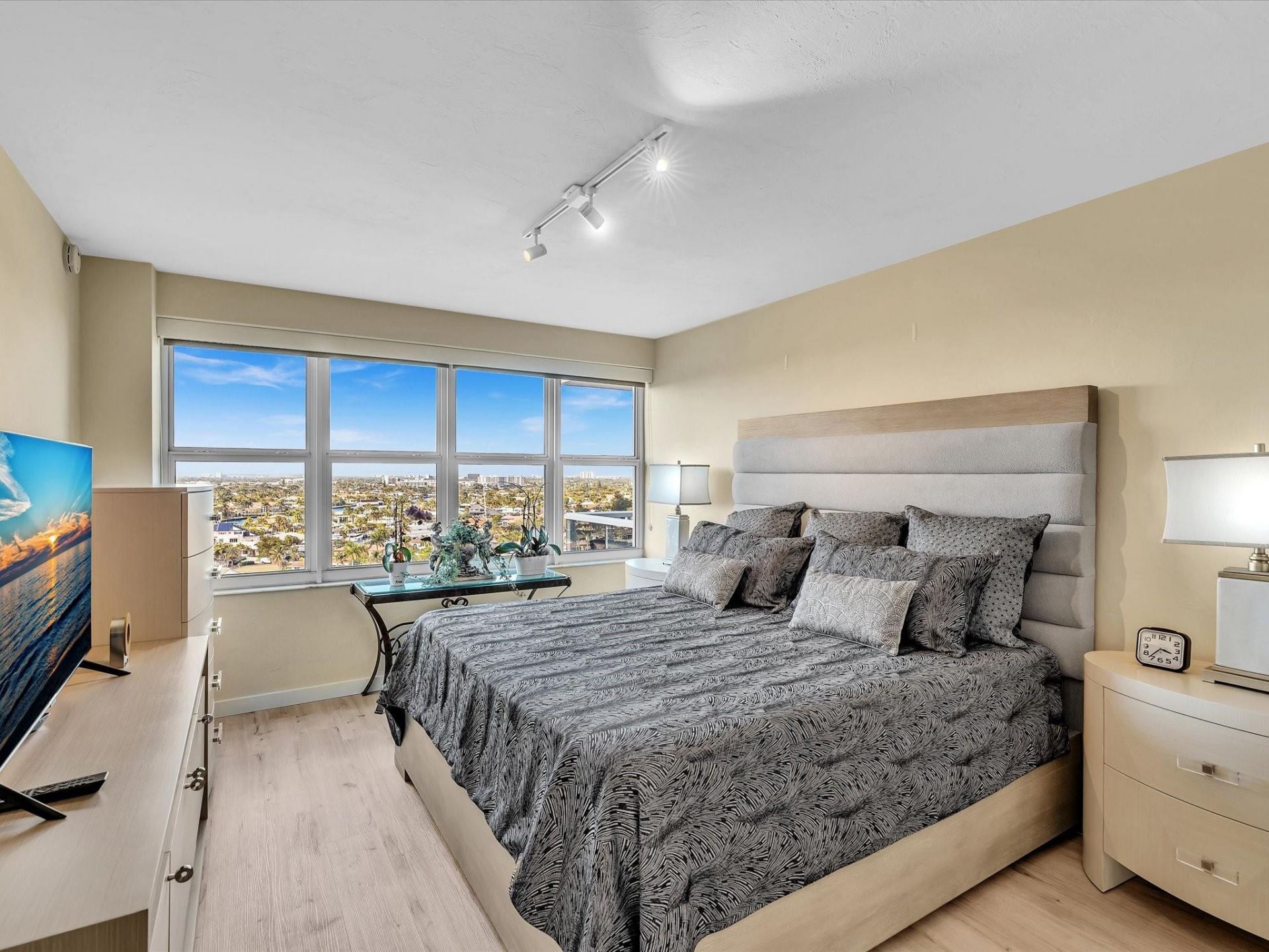 3300 NE 36th Street, Unit 1402, Fort Lauderdale, FL 33308 Photo