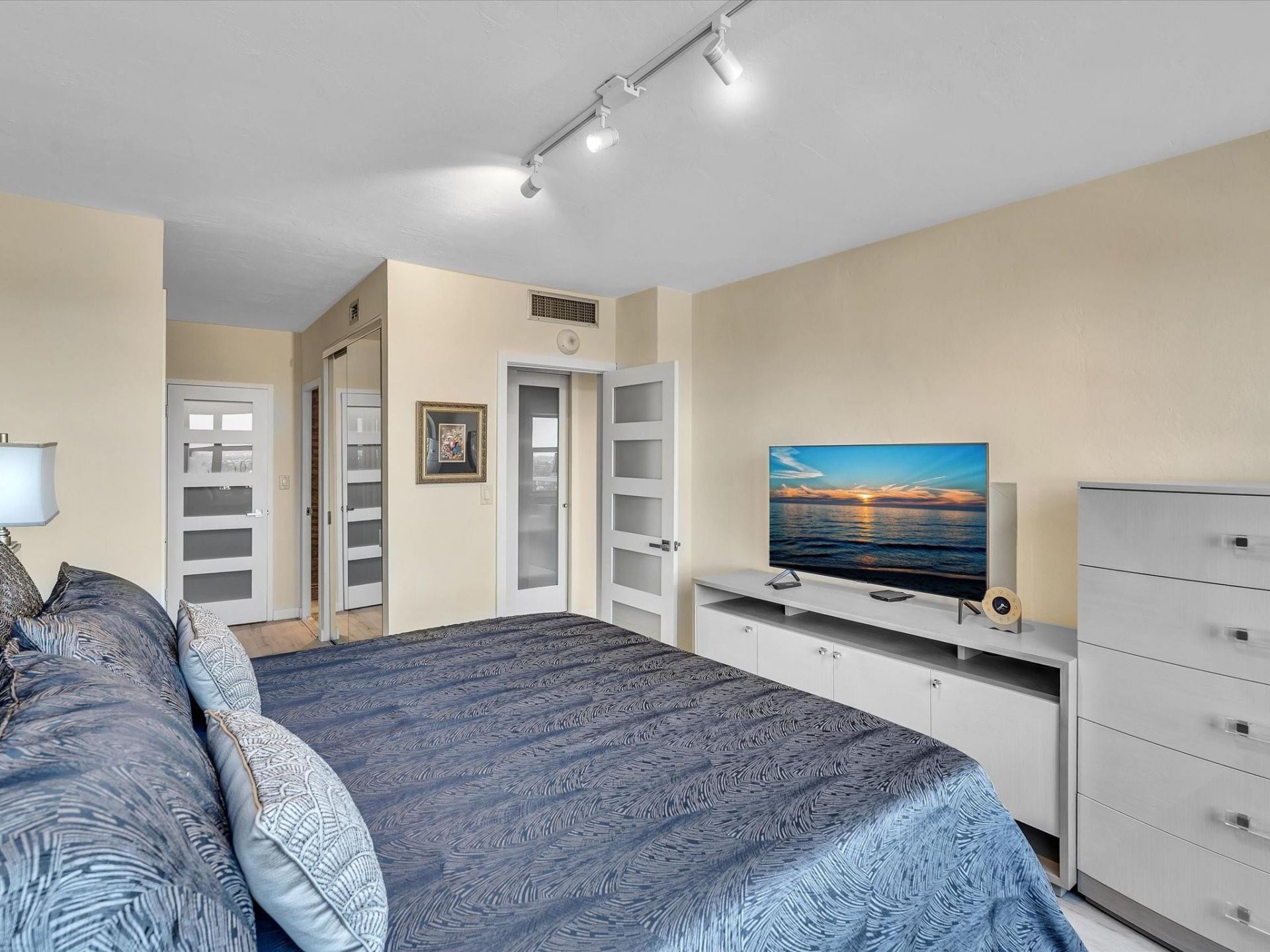 3300 NE 36th Street, Unit 1402, Fort Lauderdale, FL 33308 Photo