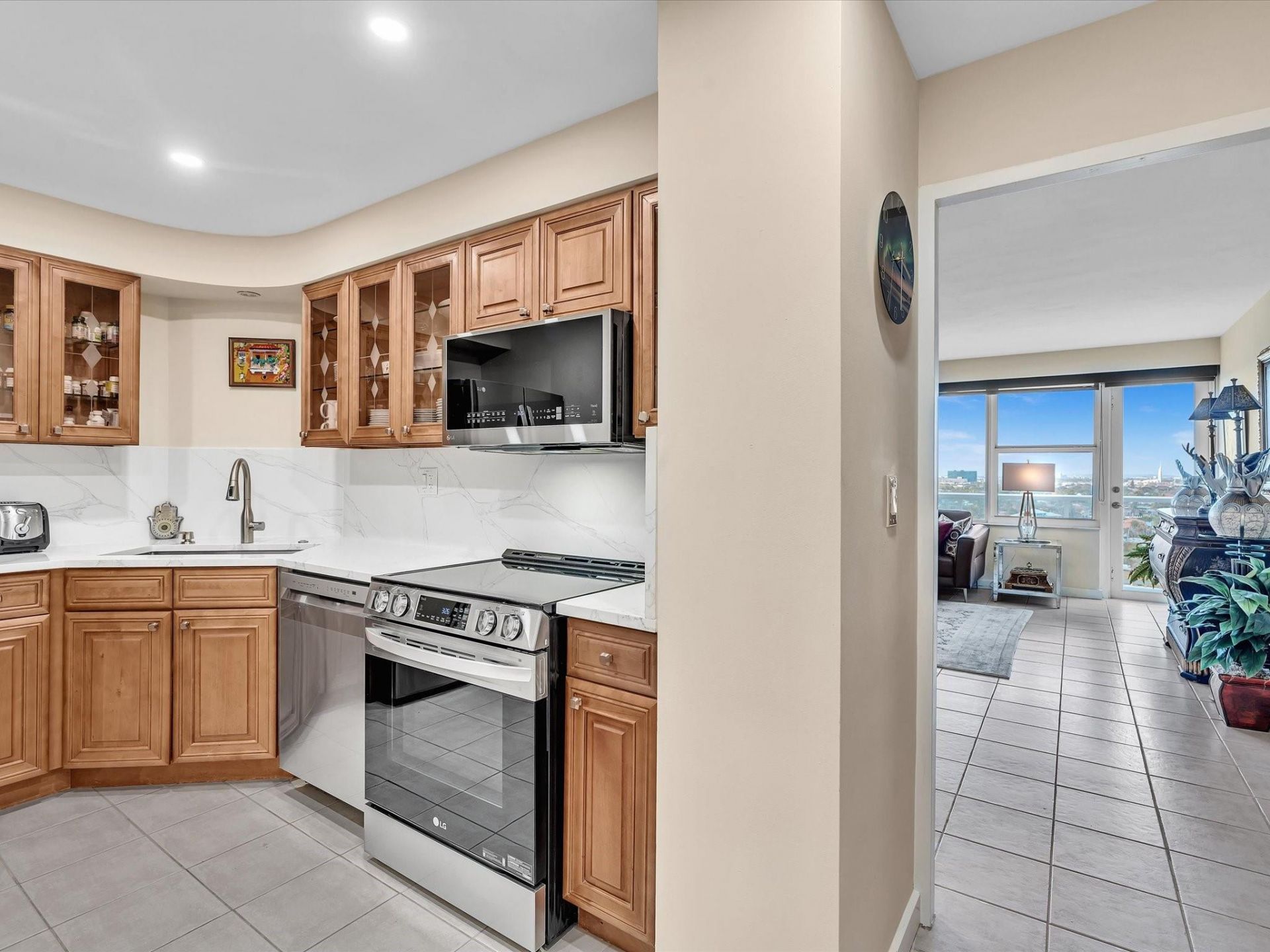 3300 NE 36th Street, Unit 1402, Fort Lauderdale, FL 33308 Photo