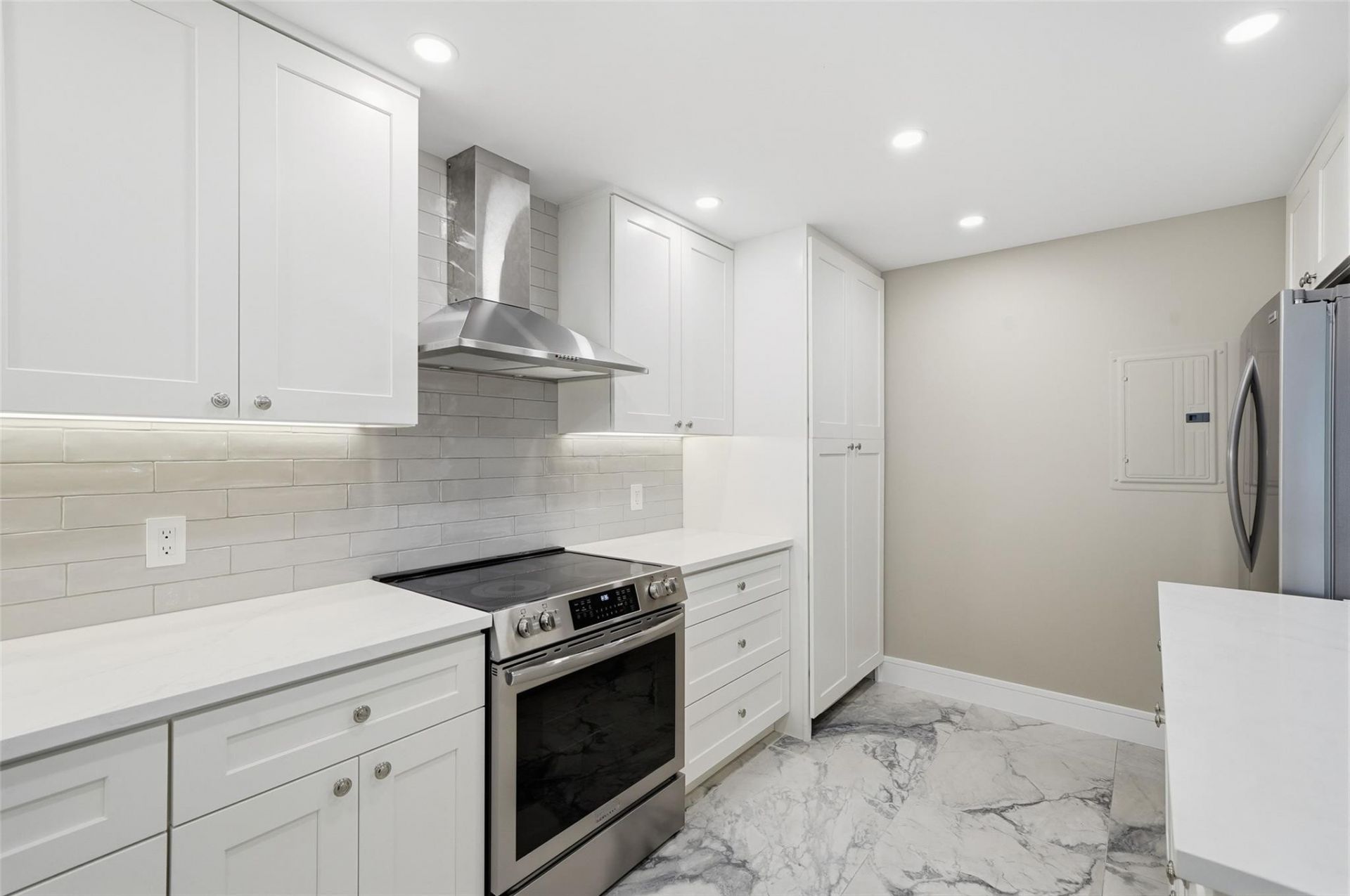 3550 Galt Ocean Drive, Unit 305, Fort Lauderdale, FL 33308 Photo