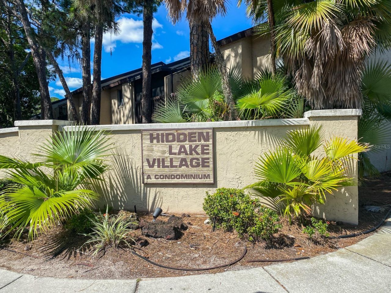 2720 Hidden Lake Boulevard, Unit B, Sarasota, FL 34237 Photo