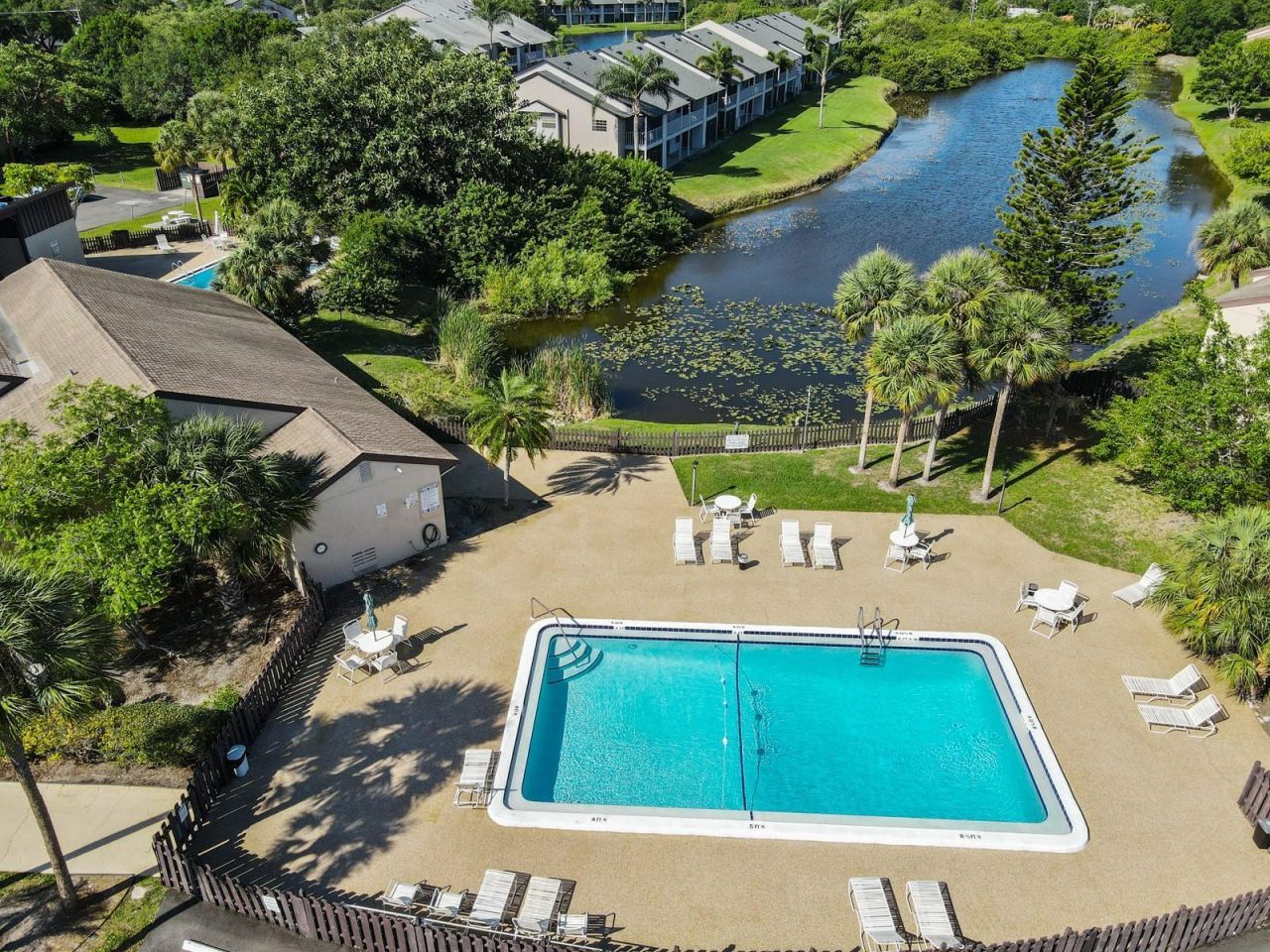 2720 Hidden Lake Boulevard, Unit B, Sarasota, FL 34237 Photo