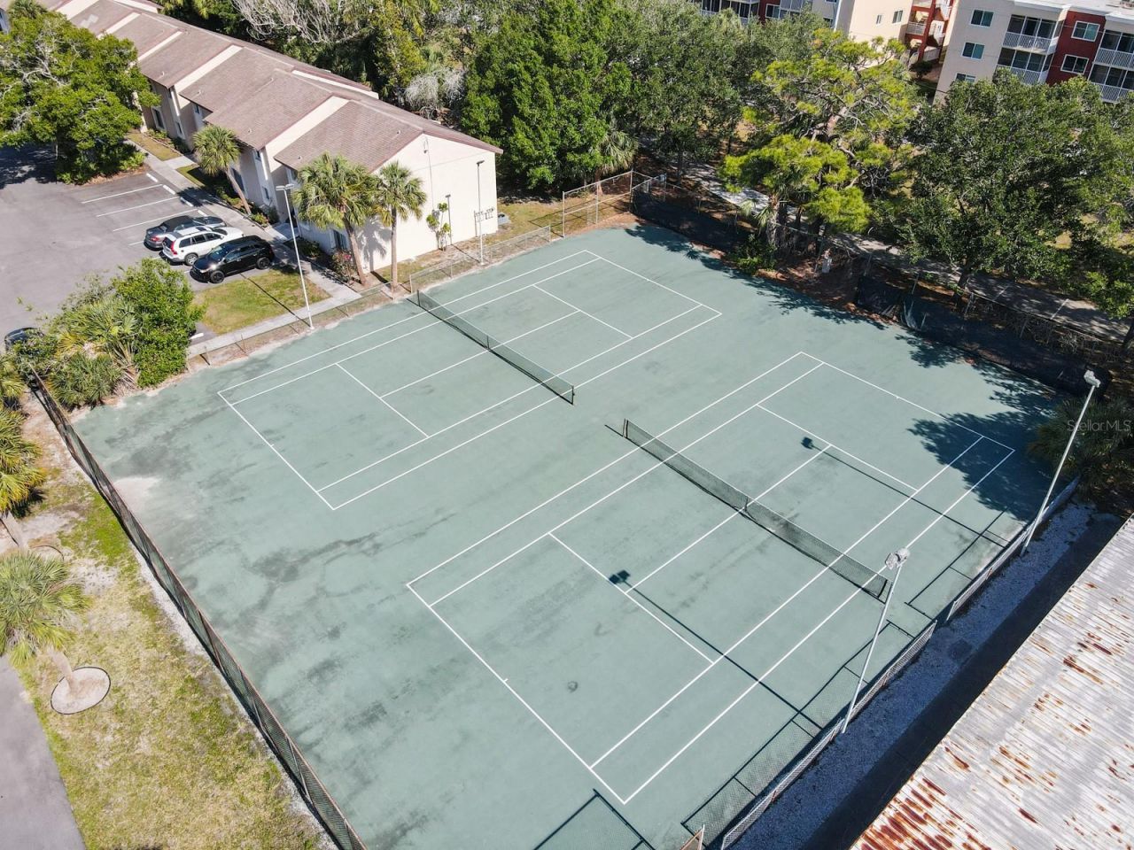 2720 Hidden Lake Boulevard, Unit B, Sarasota, FL 34237 Photo