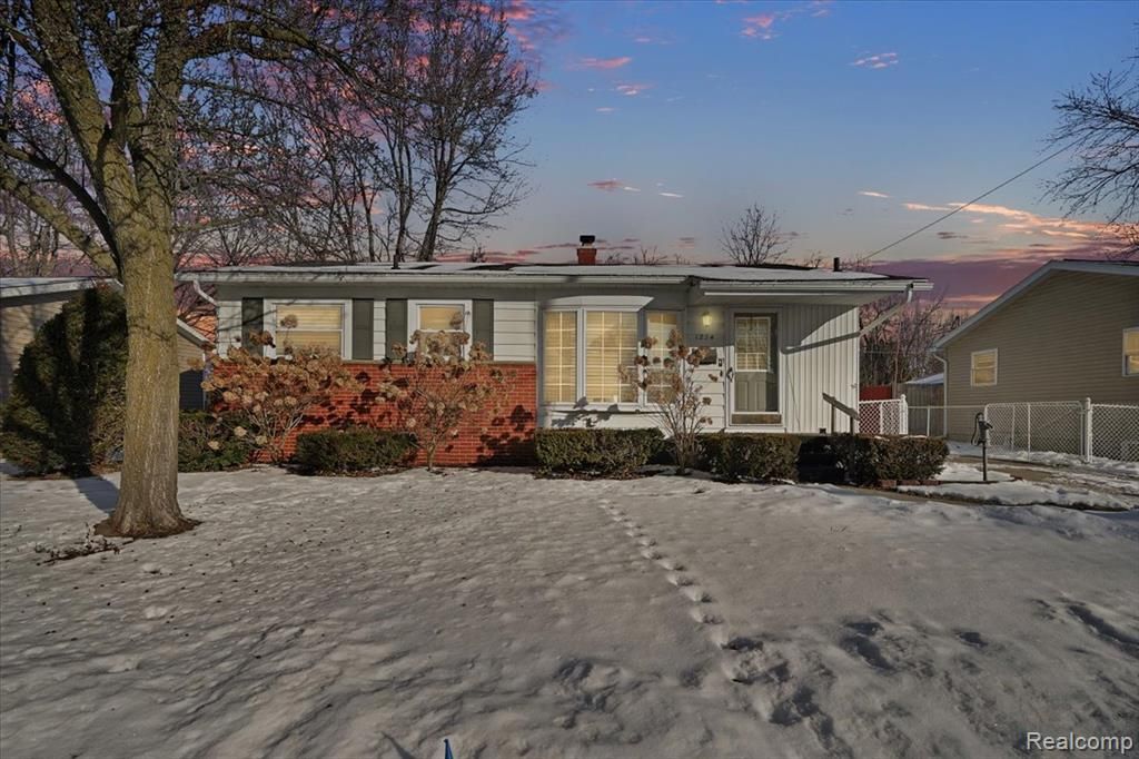 1274 1st Street, Lapeer, MI 48446 Main Photo