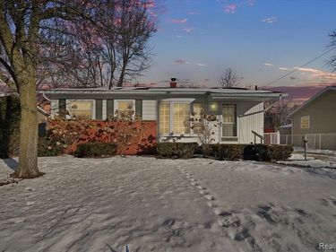 1274 1st Street, Lapeer, MI 48446