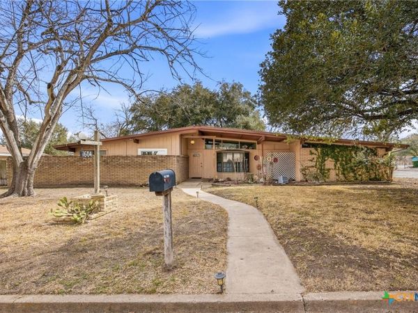1604 Gardien Street , Gonzales, TX 78629