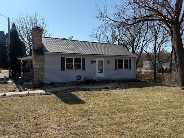 611 E 1st Street, Anamosa, IA 52205