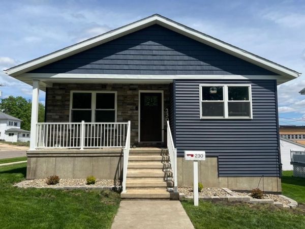 230 W Grand Street, Monticello, IA 52310