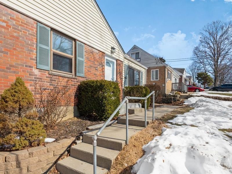 1144 Hempstead Drive, Cincinnati, OH 45231 Photo 4