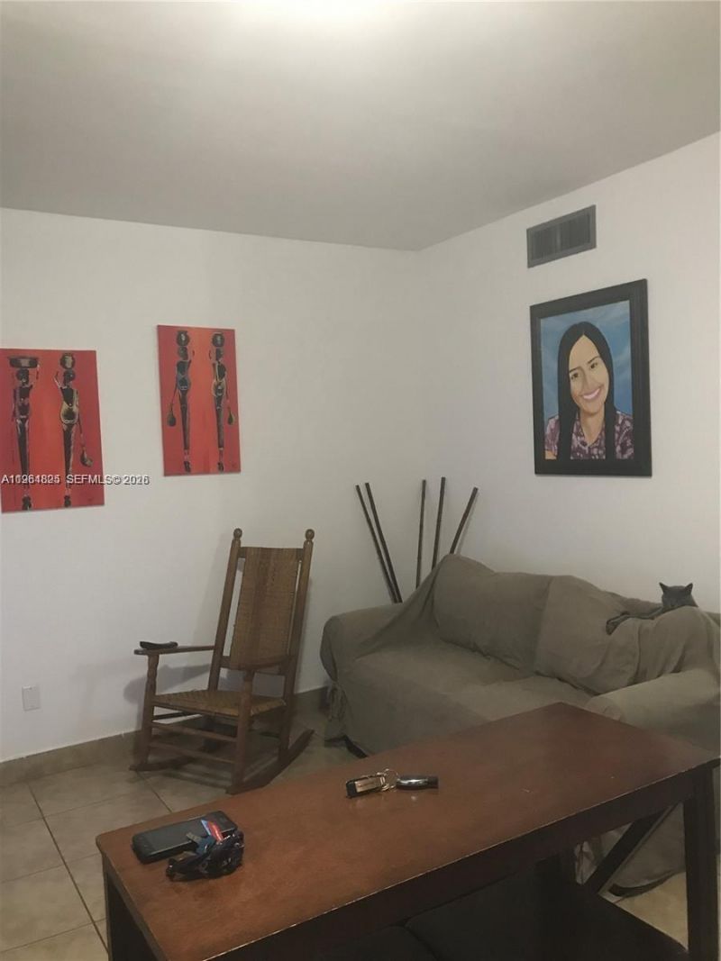 1960 Marseille Dr, Unit 305, Miami Beach, FL 33141 Photo