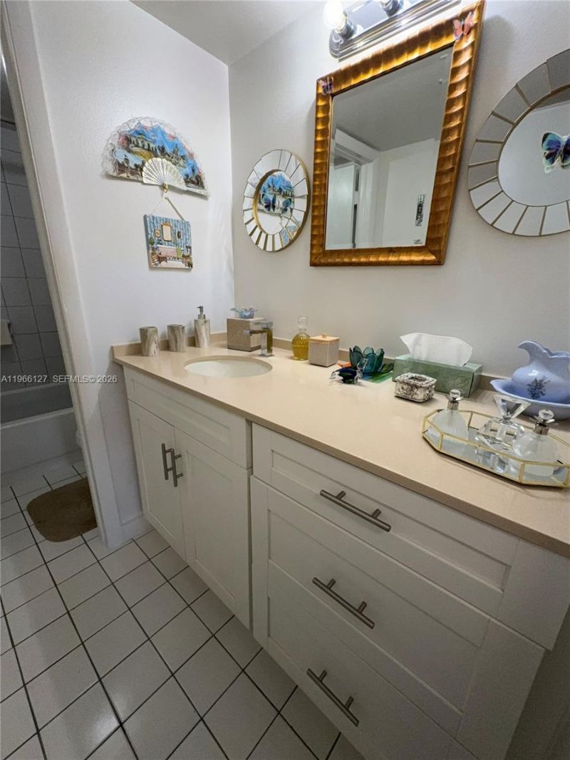 6190 W 19th Ave, Unit 205, Hialeah, FL 33012 Photo