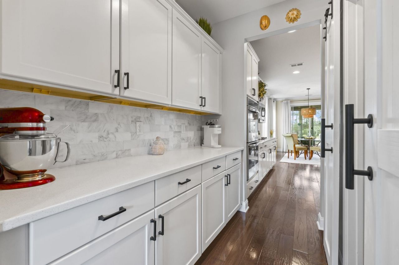 825 Falkirk St.  Photo 10