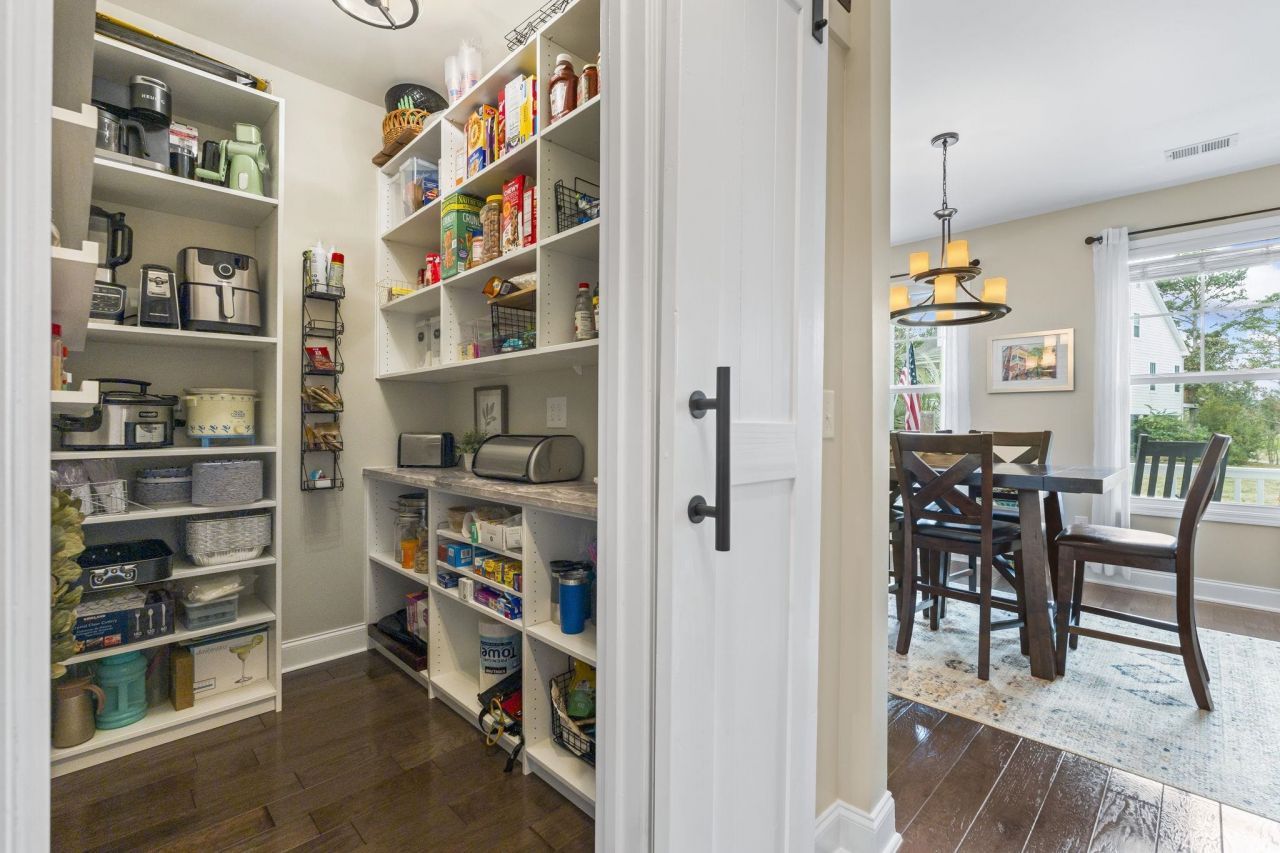 825 Falkirk St.  Photo 11