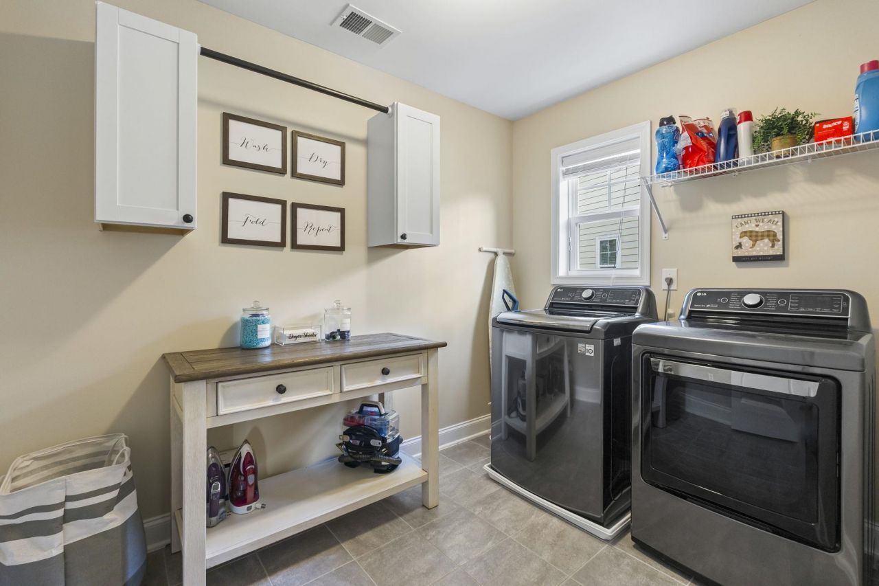 825 Falkirk St.  Photo 17