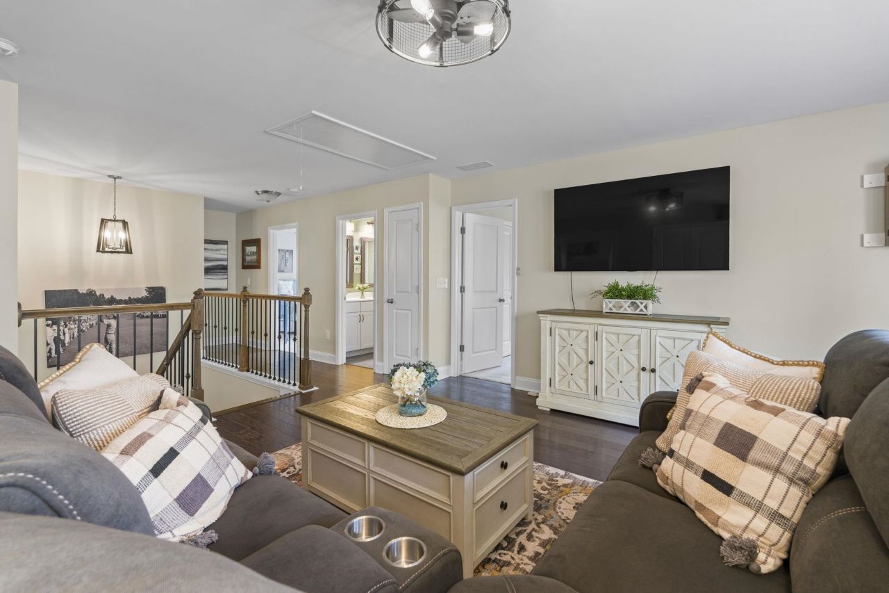 825 Falkirk St.  Photo 22