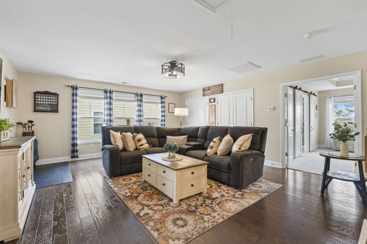 825 Falkirk St.  Photo 23