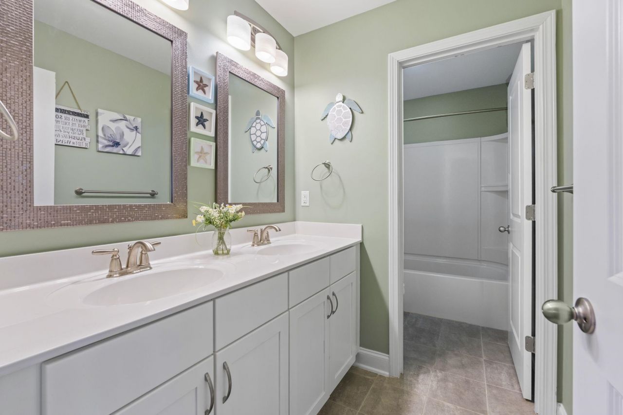 825 Falkirk St.  Photo 32