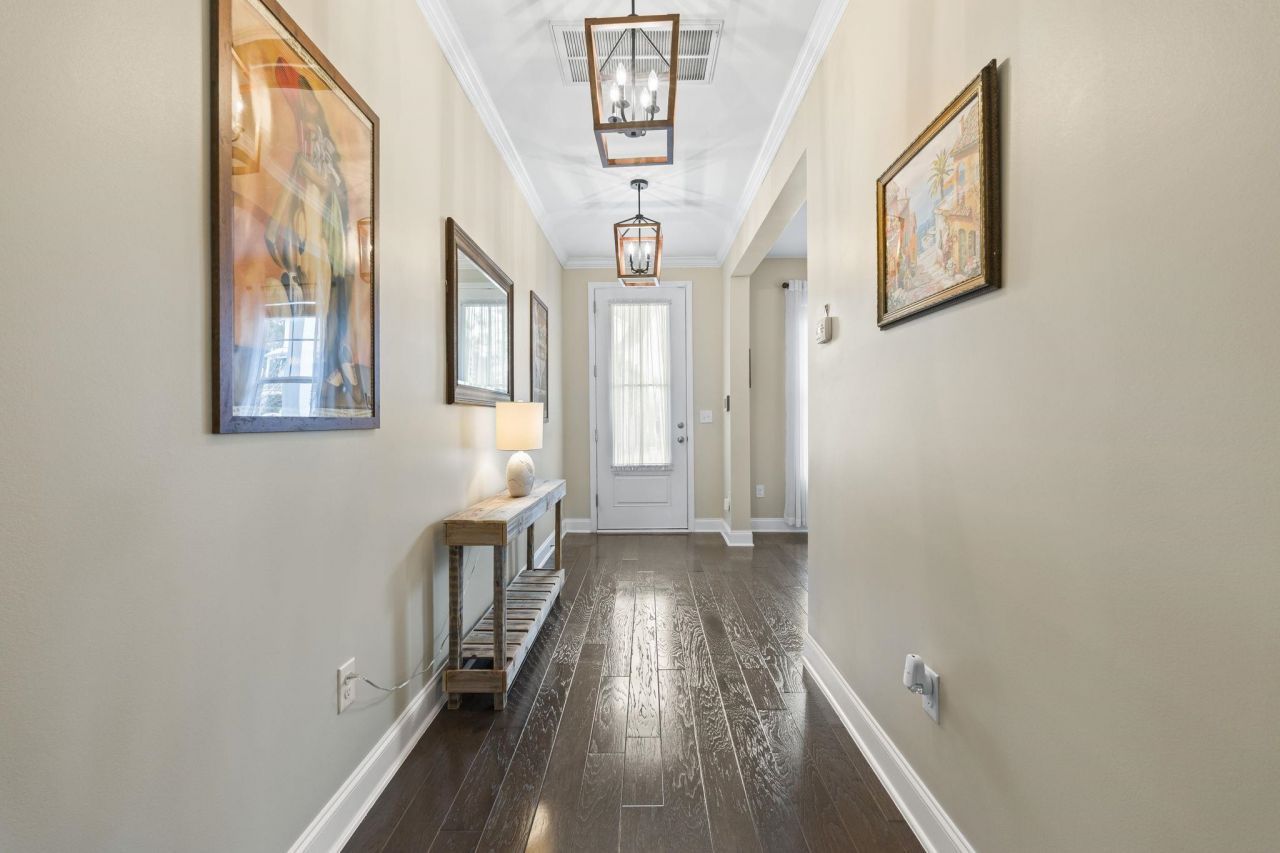 825 Falkirk St.  Photo 4