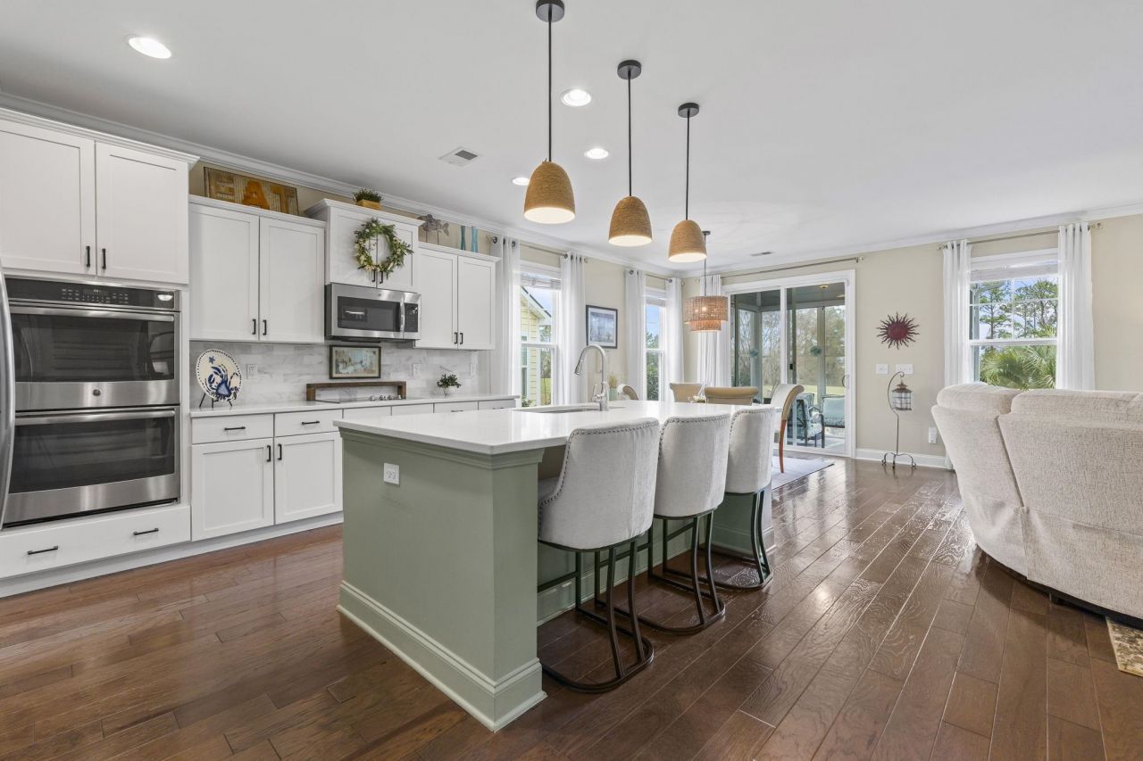 825 Falkirk St.  Photo 5