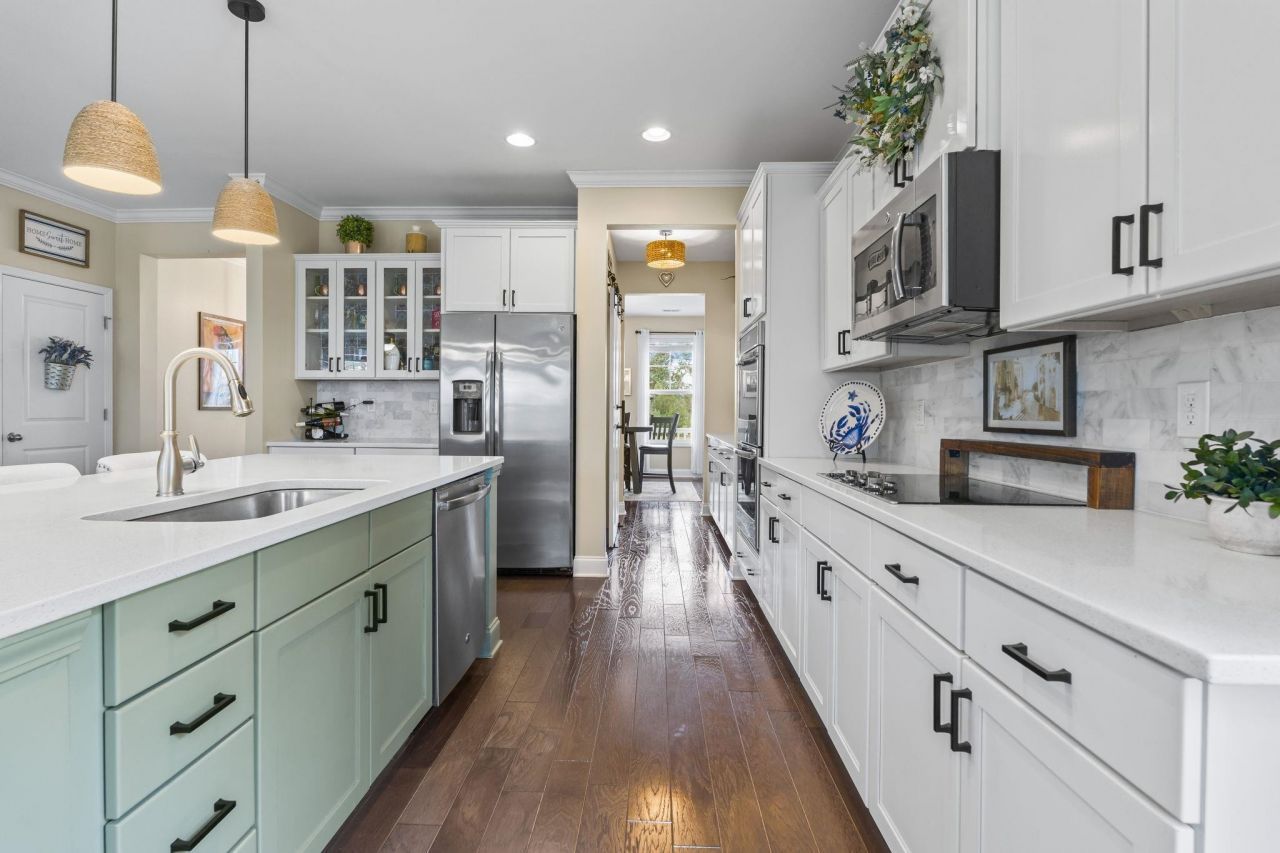 825 Falkirk St.  Photo 7