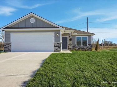 516 SE Nelson Drive, Blue Springs, MO 64014