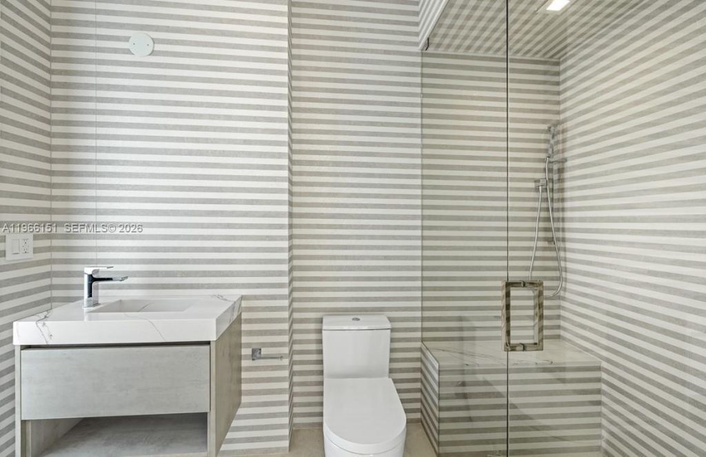 2050 S Hibiscus Dr , North Miami, FL 33181 Photo