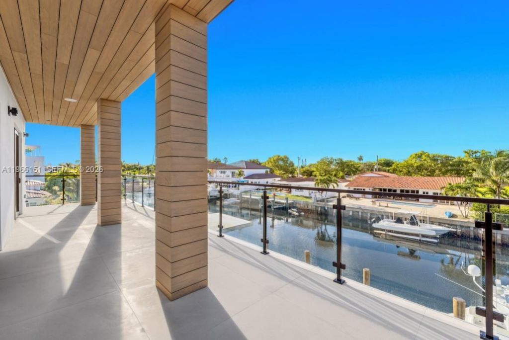 2050 S Hibiscus Dr , North Miami, FL 33181 Photo