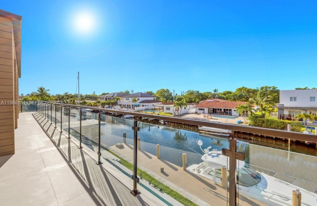 2050 S Hibiscus Dr , North Miami, FL 33181 Photo