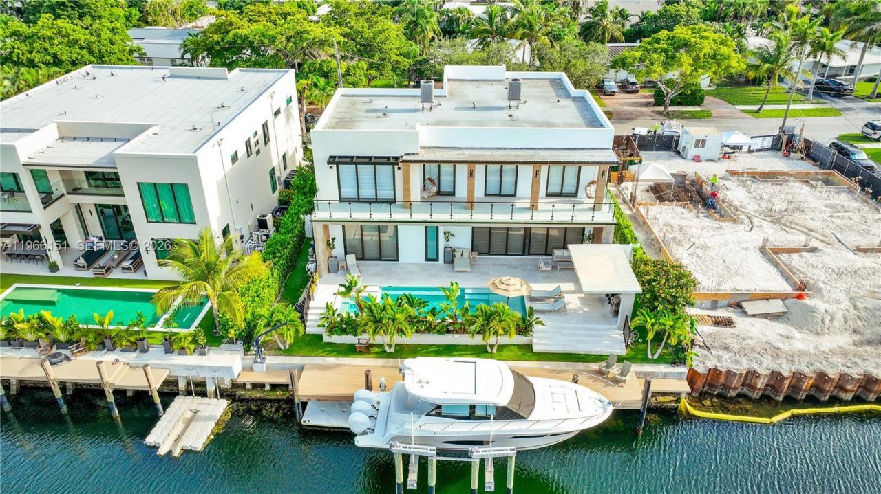 2050 S Hibiscus Dr , North Miami, FL 33181 Photo