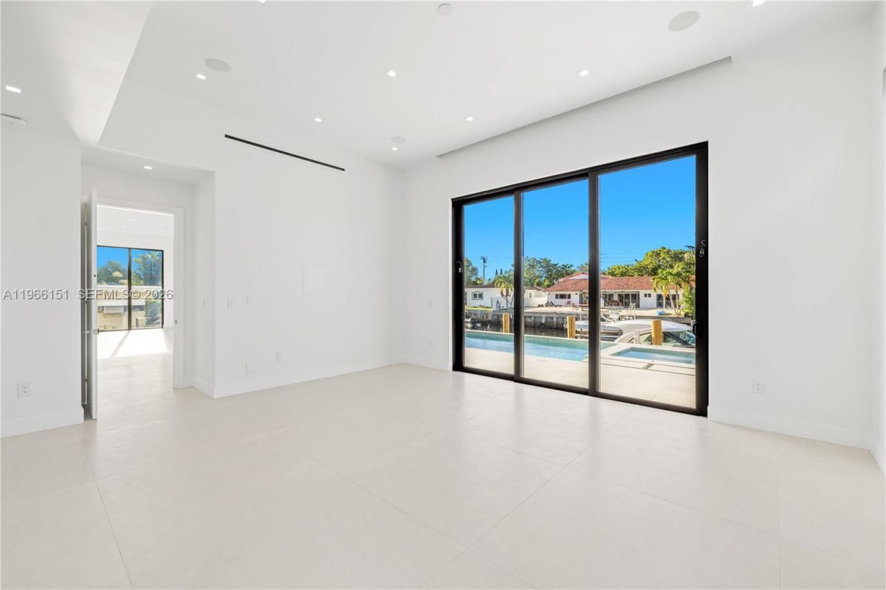 2050 S Hibiscus Dr , North Miami, FL 33181 Photo