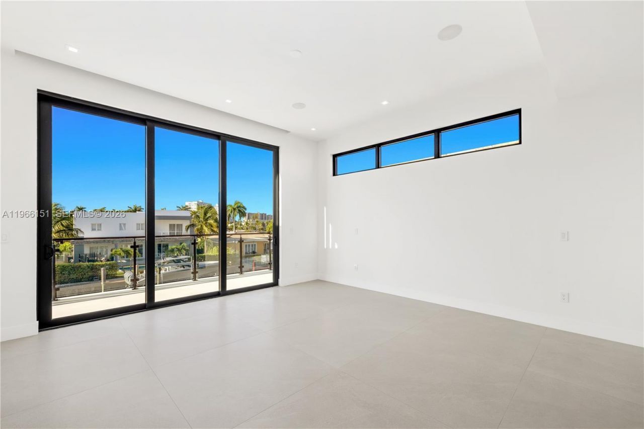 2050 S Hibiscus Dr , North Miami, FL 33181 Photo