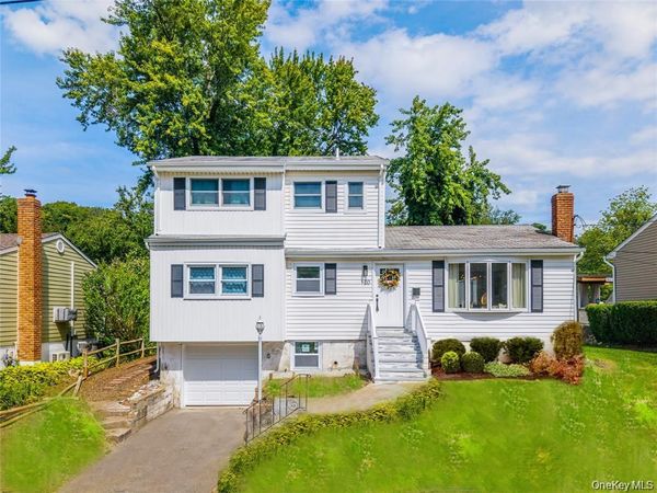 120 Glenwood Road, Glenwood Landing, NY 11547