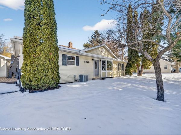 5828 Lake Drive, Haslett, MI 48840