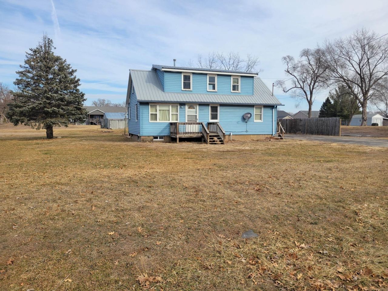 1545 W Gilbert Drive, Evansdale, IA 50707 Main Photo