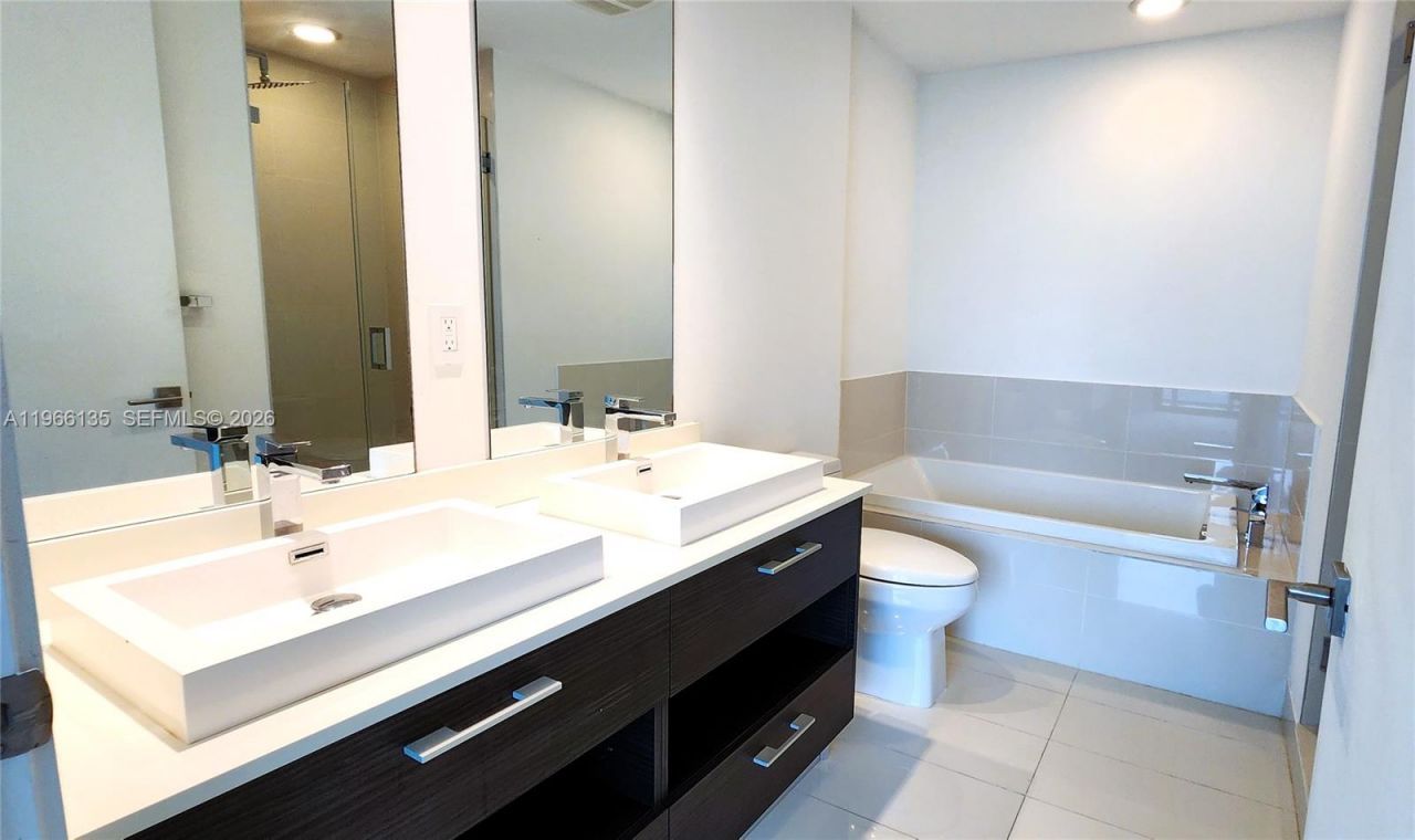 45 SW 9th St, Unit 2108, Miami, FL 33130 Photo