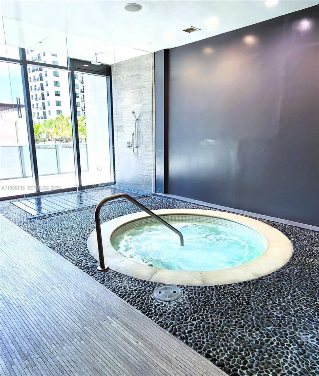 45 SW 9th St, Unit 2108, Miami, FL 33130 Photo