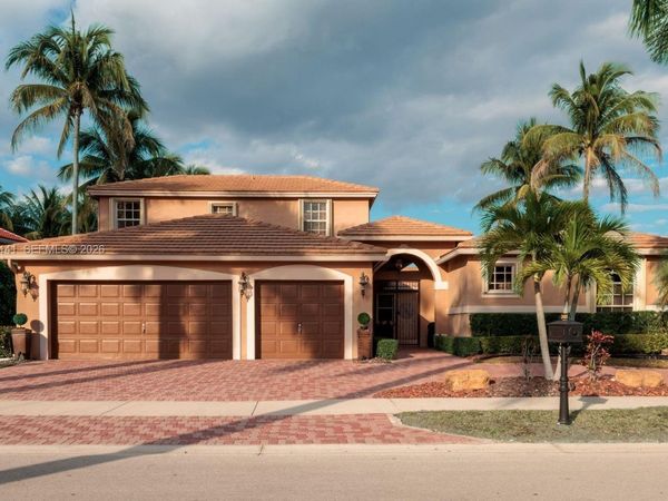 2488 Eagle Run Dr , Weston, FL 33327