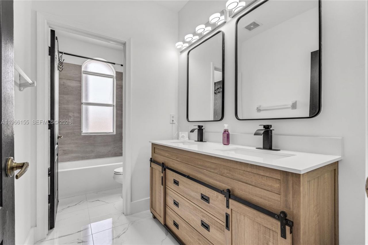 1147 NE 37th Place, Homestead, FL 33033 Photo