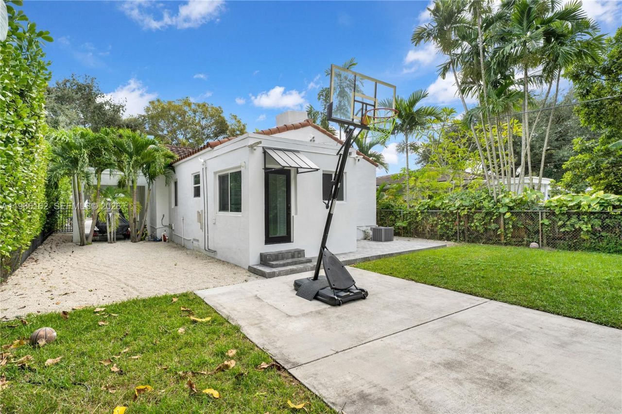 10070 N Miami Avenue , Miami Shores, FL 33150 Photo