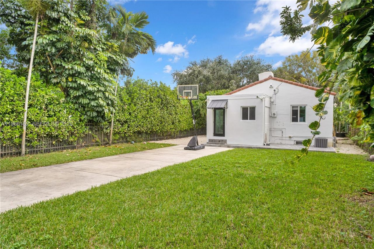 10070 N Miami Avenue , Miami Shores, FL 33150 Photo