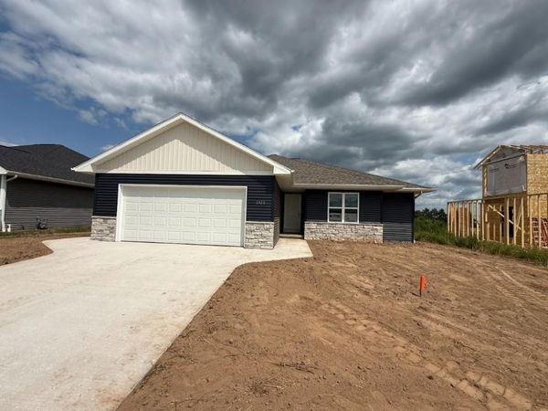 1935 HUFFCUTT LANE, Waupaca, WI 54981