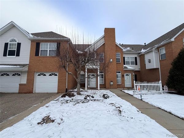 714 OLDE ENGLISH Circle, Howell Twp, MI 48855