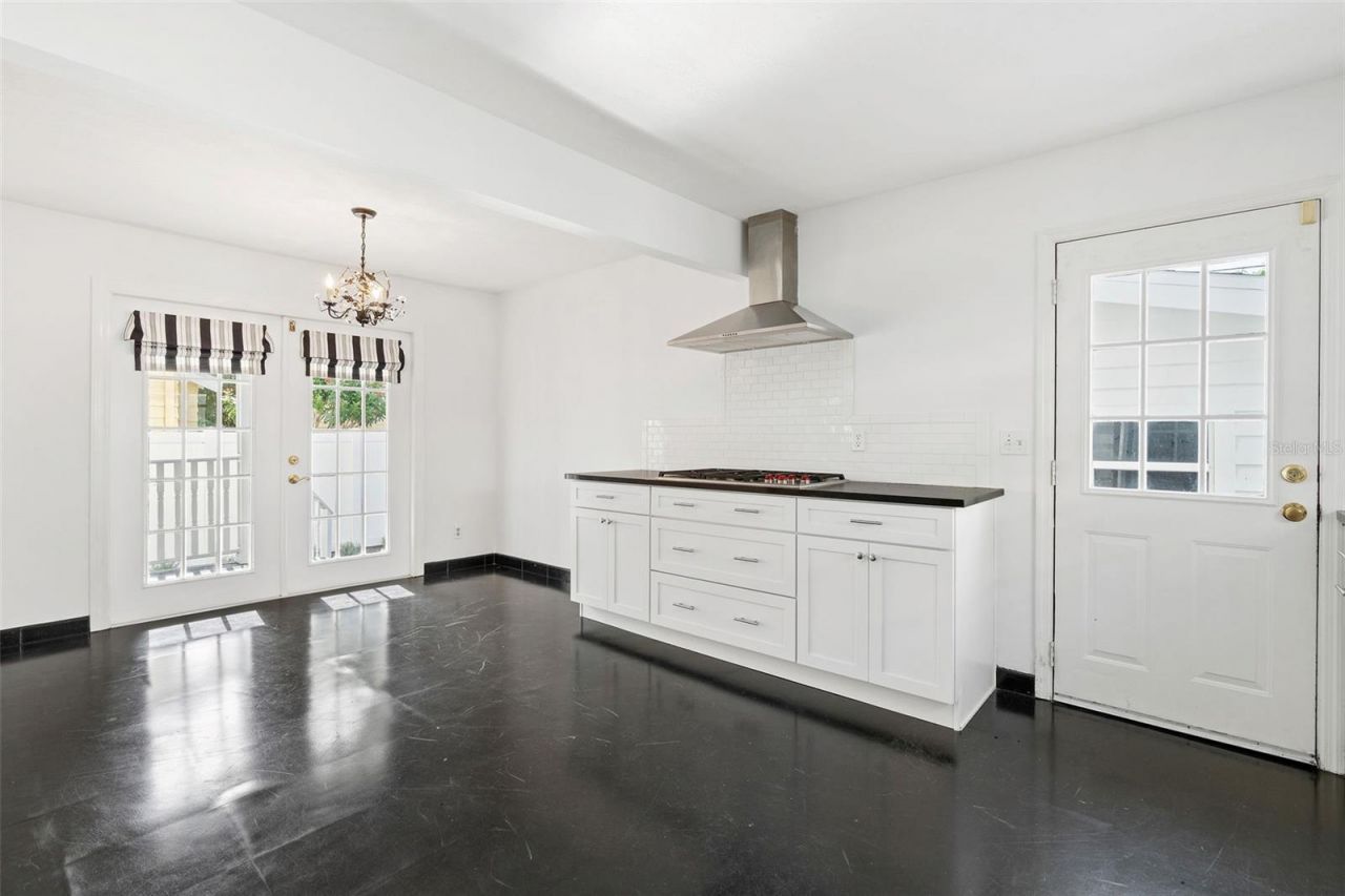 325 17th Avenue Ne, Saint Petersburg, FL 33704 Photo