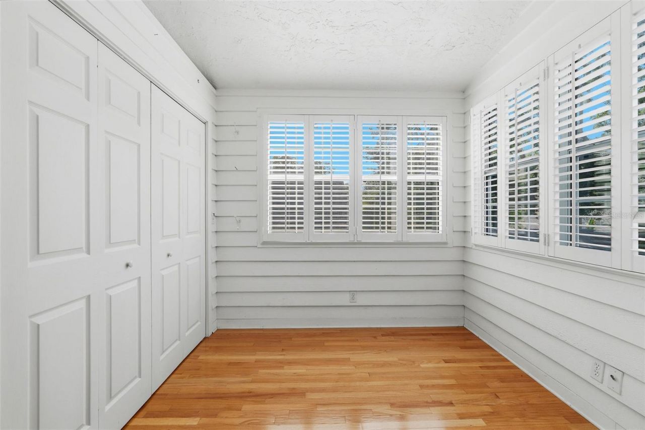 325 17th Avenue Ne, Saint Petersburg, FL 33704 Photo
